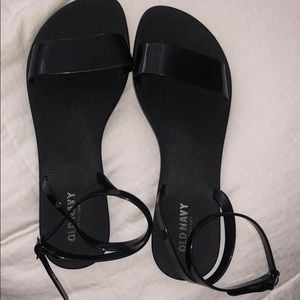 black strappy sandals